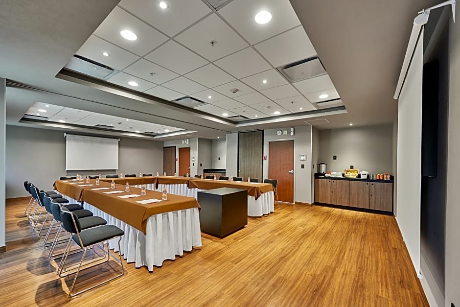 City Express Suites by Marriott Toluca