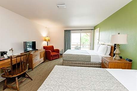 Deluxe Queen Room with Two Queen Beds and Courtyard View