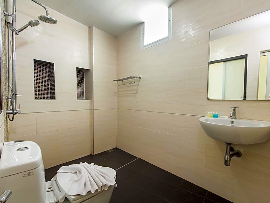The Elegant Patong Hotel