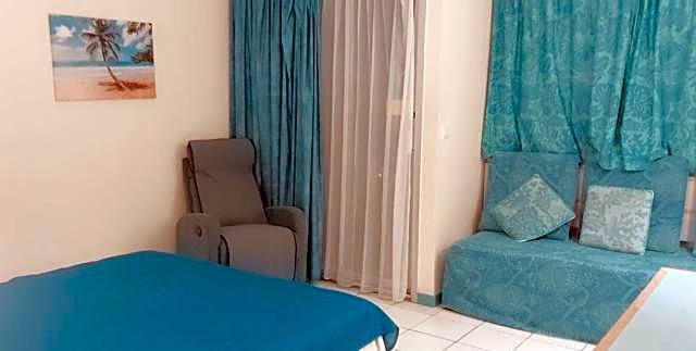 Studio dans Résidence Hotelière aux 3ilets Pointe du bout Résidence la Marina Carayou