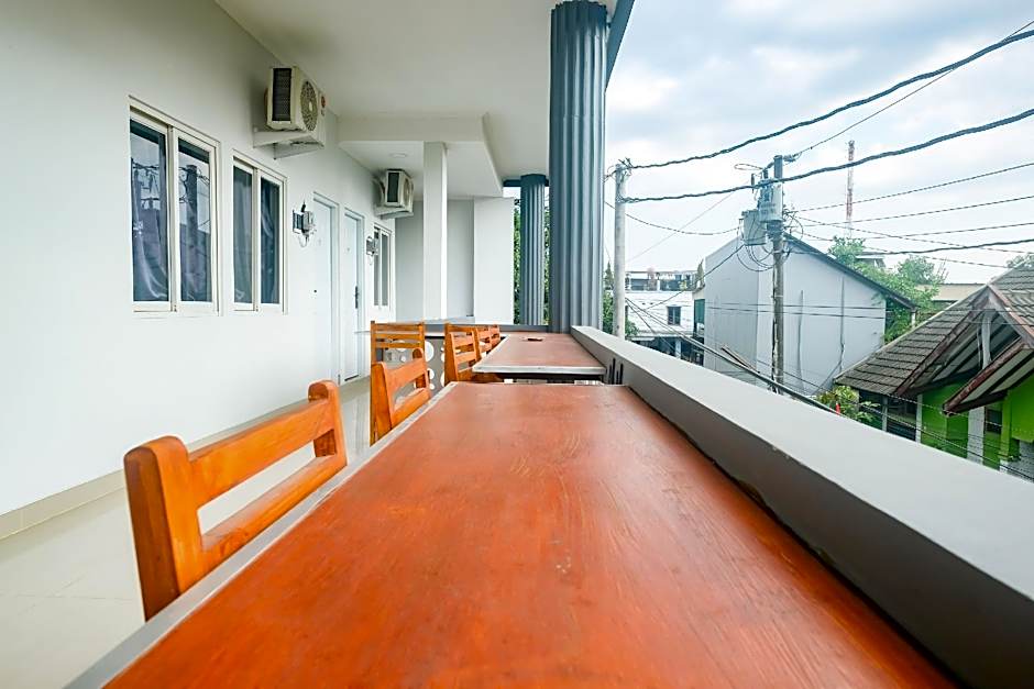 RedDoorz near STIE YKPN 3