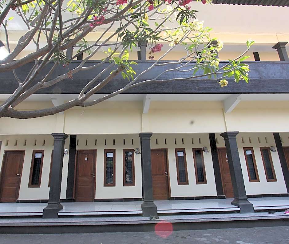 OYO Life 93155 Wisma Sarah