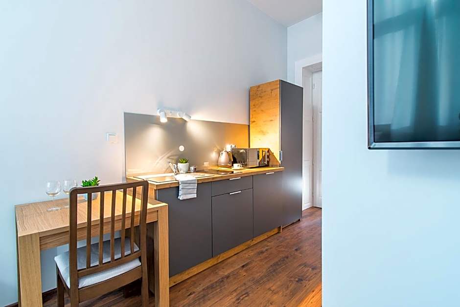 Oak Tree Old Town Apartments