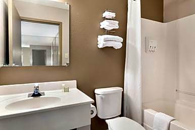 Super 8 by Wyndham Niagara Falls ON