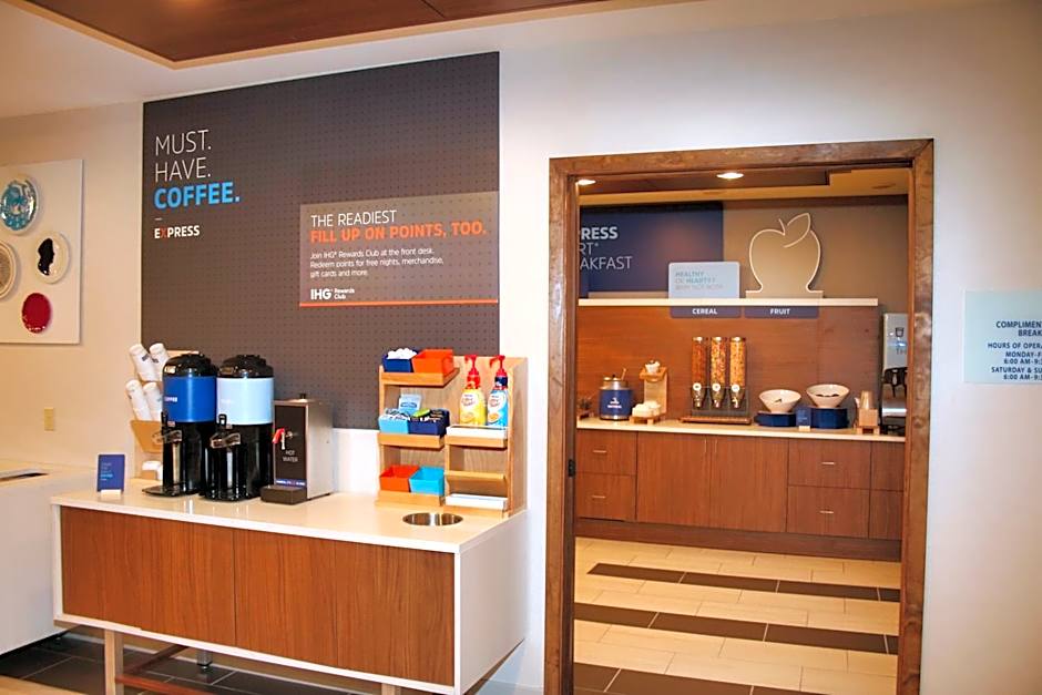 Holiday Inn Express & Suites Douglas By IHG