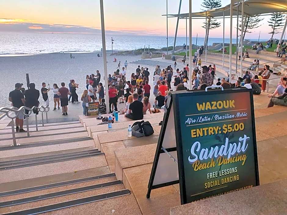 Coastal Salty Air 2bedrm 2bath W Ocean Views!