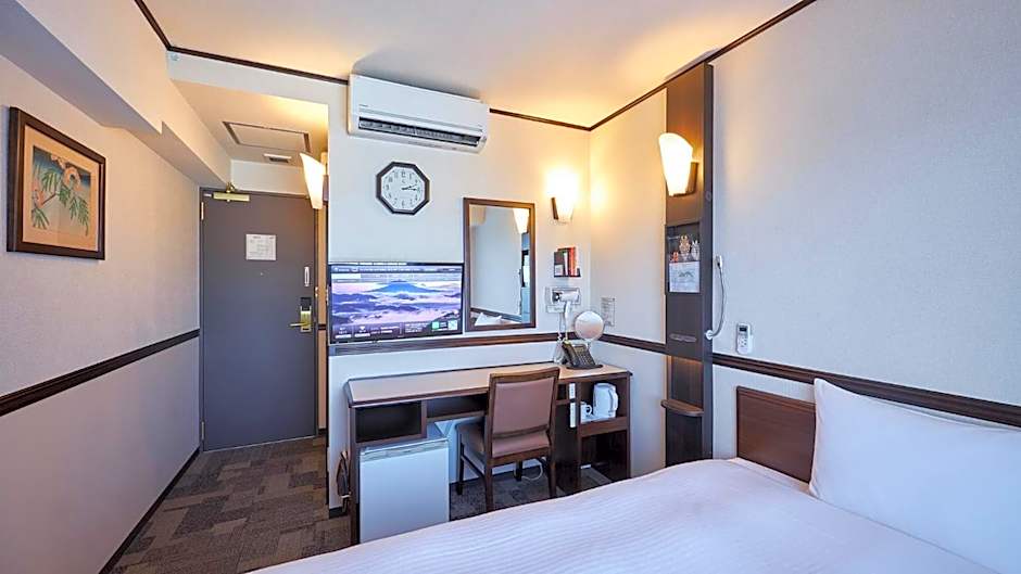 Toyoko Inn Shin takaoka eki Shinkansen Minami guchi
