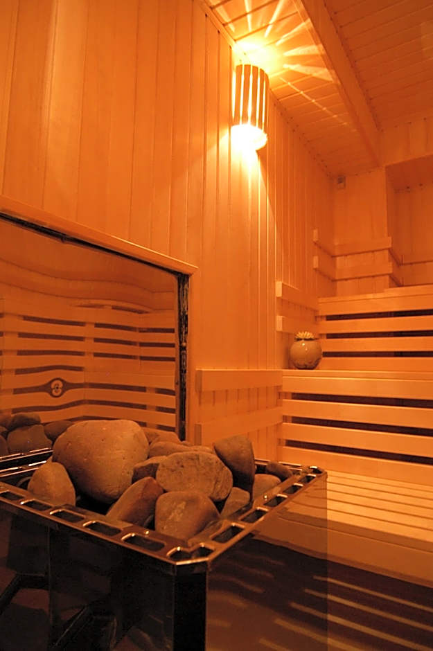 Manhattan Hotel & Restaurant