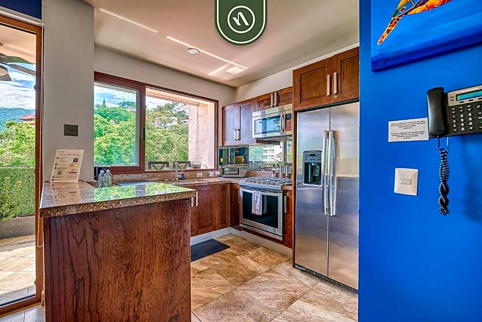 1 BR Condo - Amazing Sunsets Froom the Roof - Pool