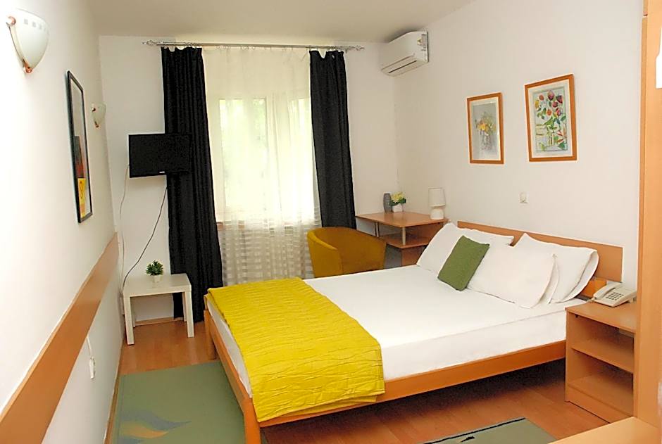 Hotel 7