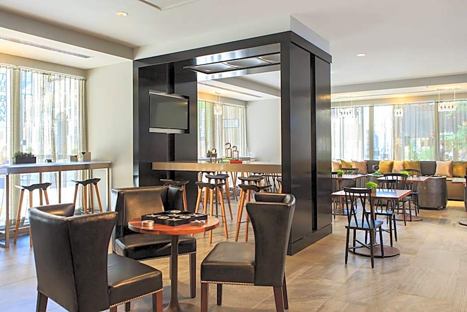 Renaissance by Marriott Cincinnati Downtown Hotel