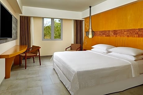 1 King Bed, Courtyard View, Guest Room with Extra Exclusive Access