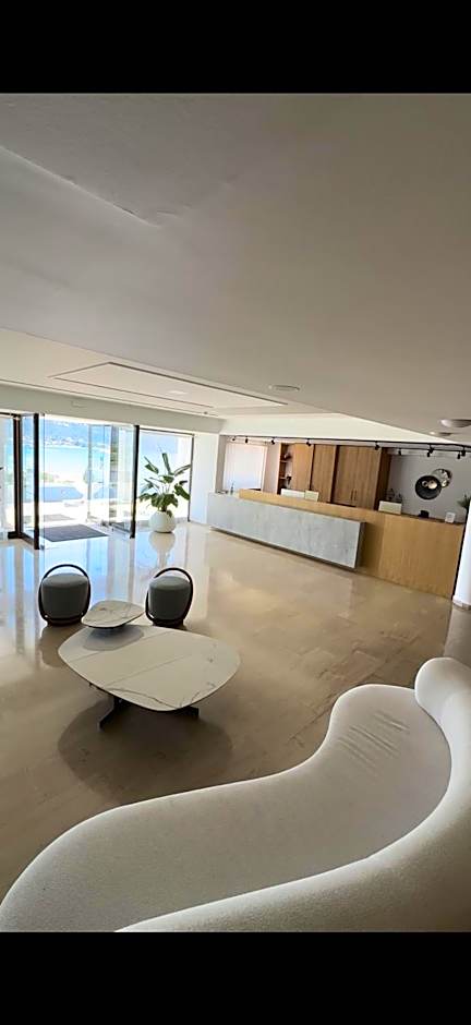 Ponti Beach Hotel