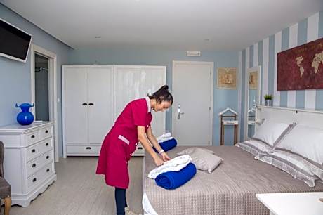 Junior Suite with Side Sea View