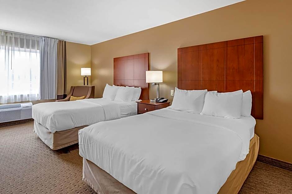 Comfort Inn & Suites East Moline near I-80