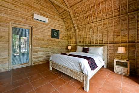 One-Bedroom Bungalow with Pool Access and Garden View