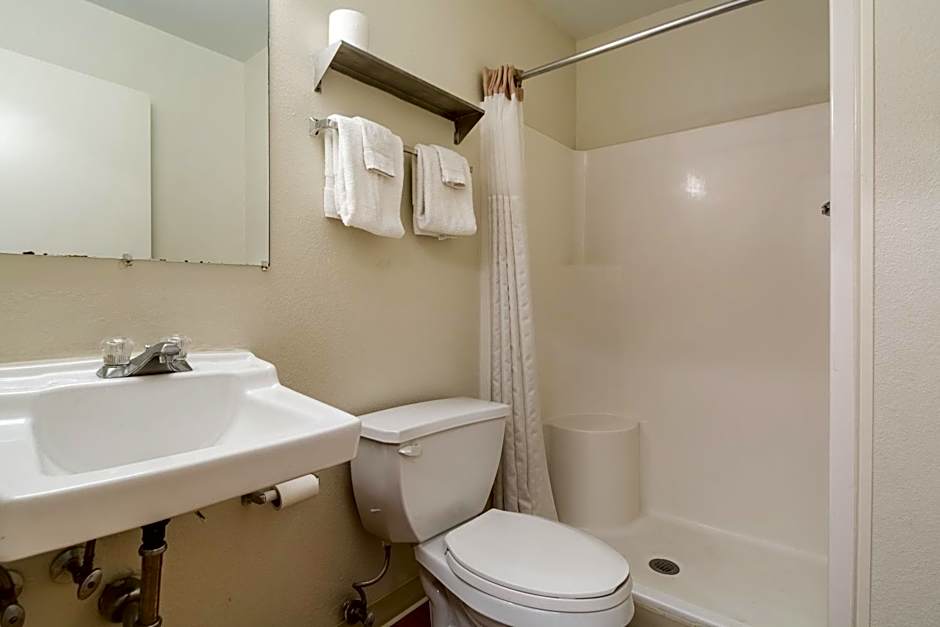 HomeTowne Studios Denver - Lakewood West