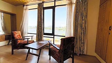 Super Deluxe Room
