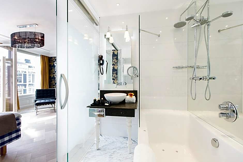 Amsterdam Canal Hotel