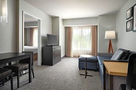 King Studio with Sofa Bed - Hearing Accessible