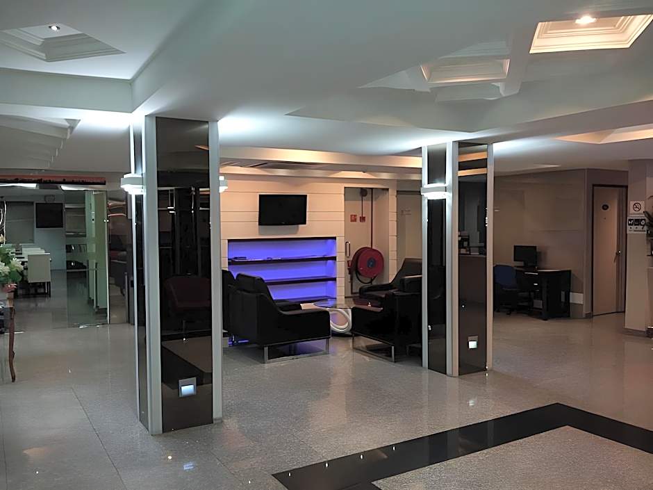 Queenspark Lovita Hotel