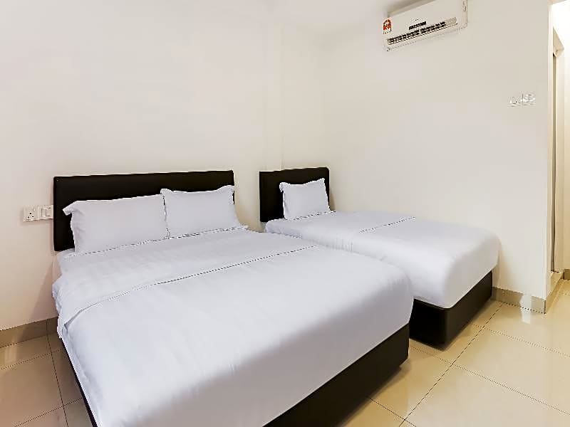 Super OYO 89495 Rich Hotel