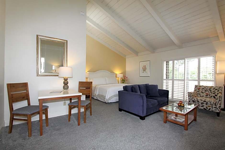 Lobos Lodge