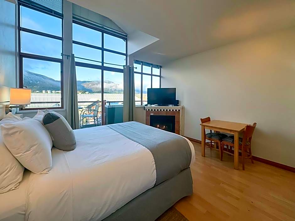 Alpenglow Lodge Rainbow Look Out Studio by MVA