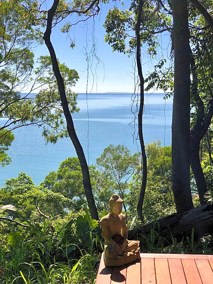 Gunnadoo Holiday Hut with Ocean Views and Jacuzzi