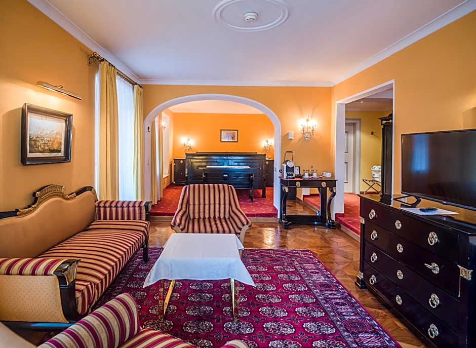 Photo 1 of 8 of Luxury Suite