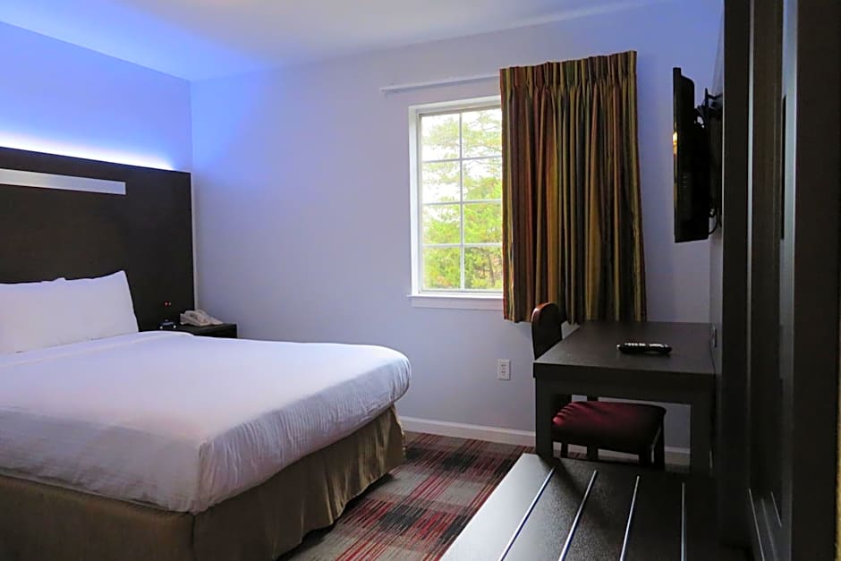 Luxbury Inn & Suites