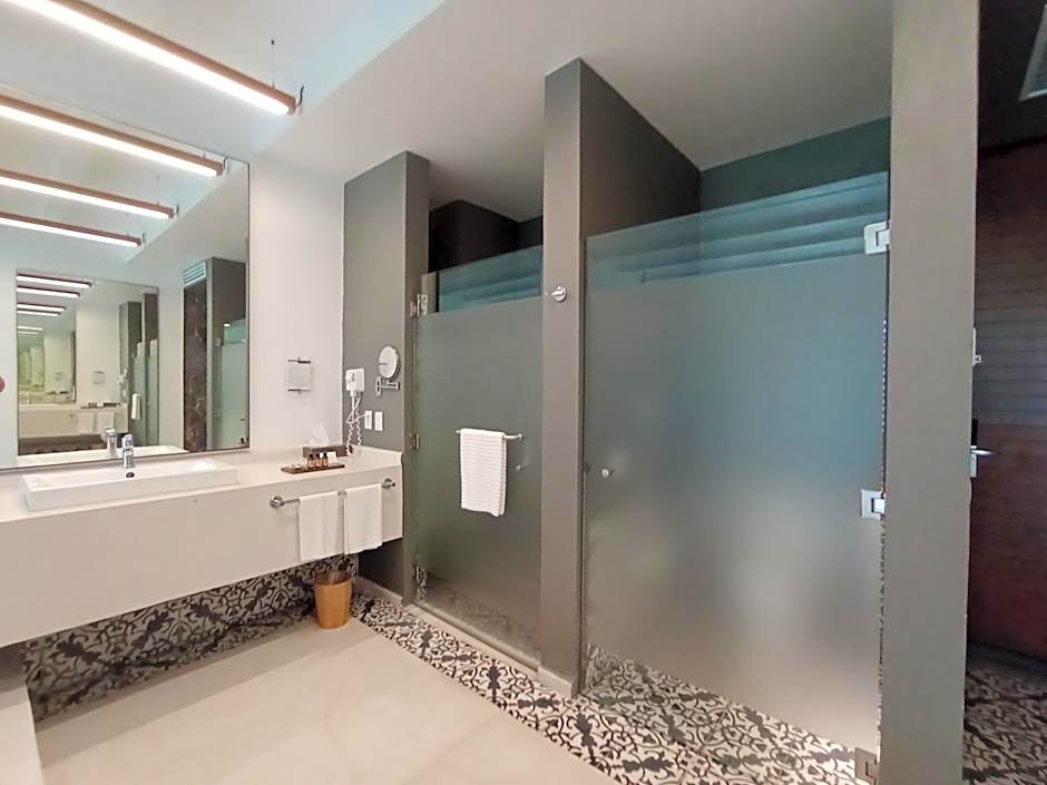 Huayacán Cuernavaca Curamoria Collection