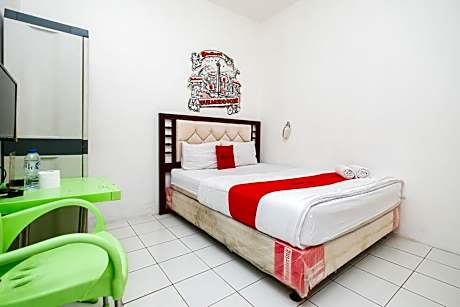 RedDoorz Double Room