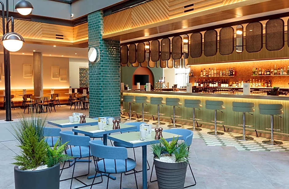 Holiday Inn London-Heathrow Bath Road By IHG