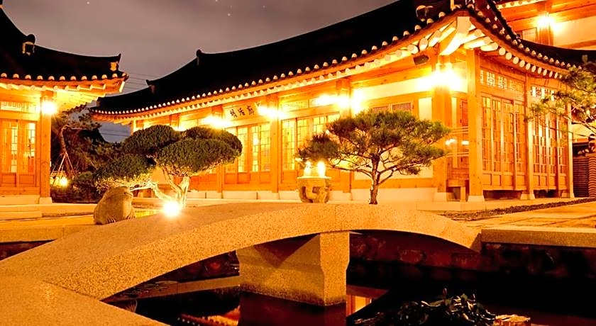 Hwangnamguan Hanok Village