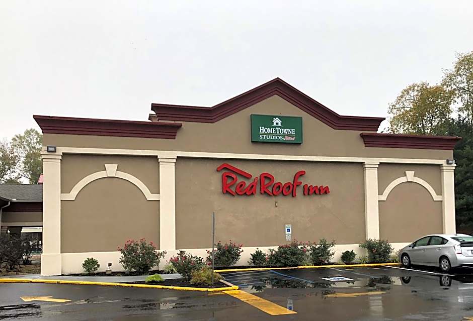 HomeTowne Studios Bordentown - McGuire AFB