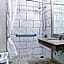 Days Inn & Suites by Wyndham Warren