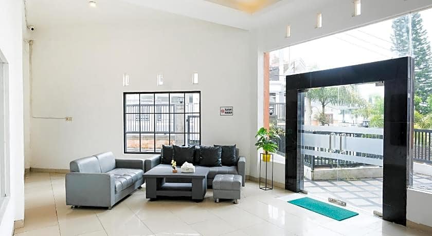 RedDoorz near Taman Rekreasi Selecta