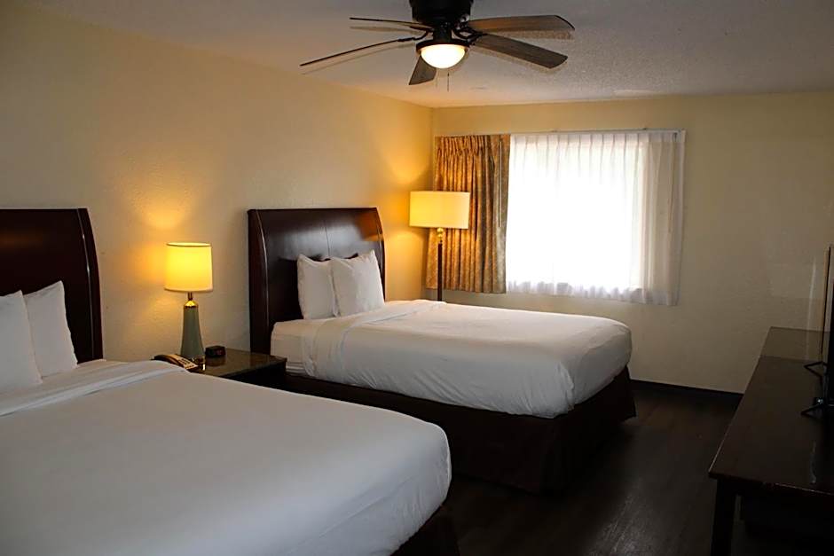 Days Inn & Suites by Wyndham Marshall