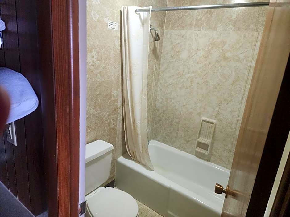 1st Inn By OYO Quinter Hwy 70 KS