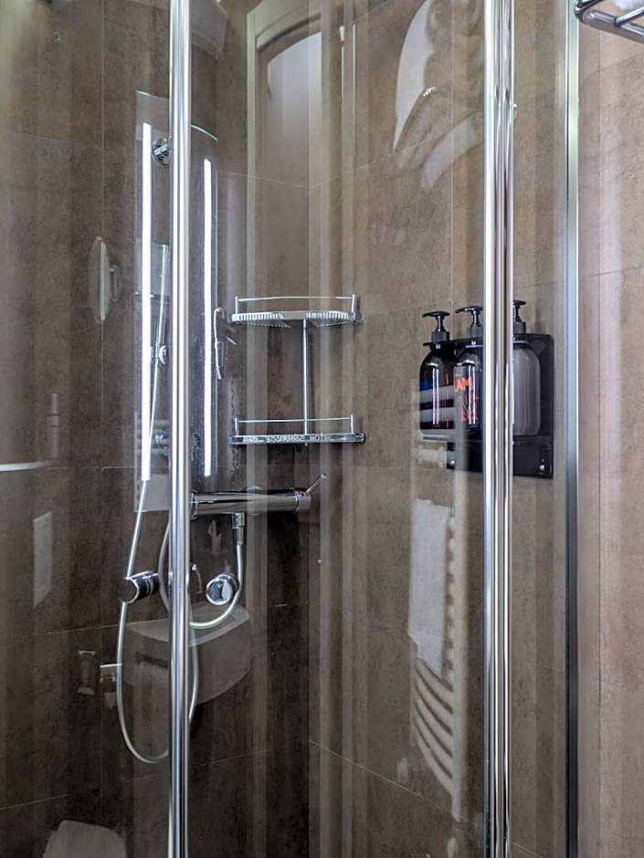 The Glam Boutique Hotel & Apt