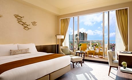 Deluxe Seaview King Room with Balcony