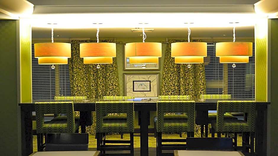 Holiday Inn Express and Suites Dickson City By IHG