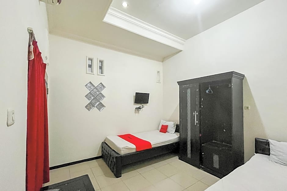 RedDoorz Syariah @ Santana Stasiun Kepanjen