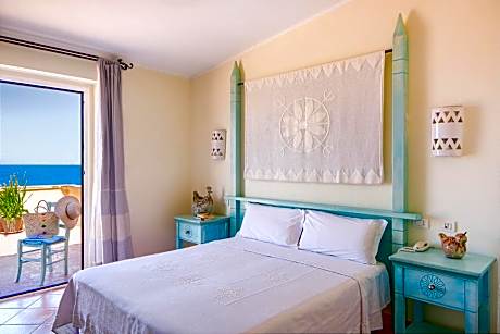 Triple Room with Sea View