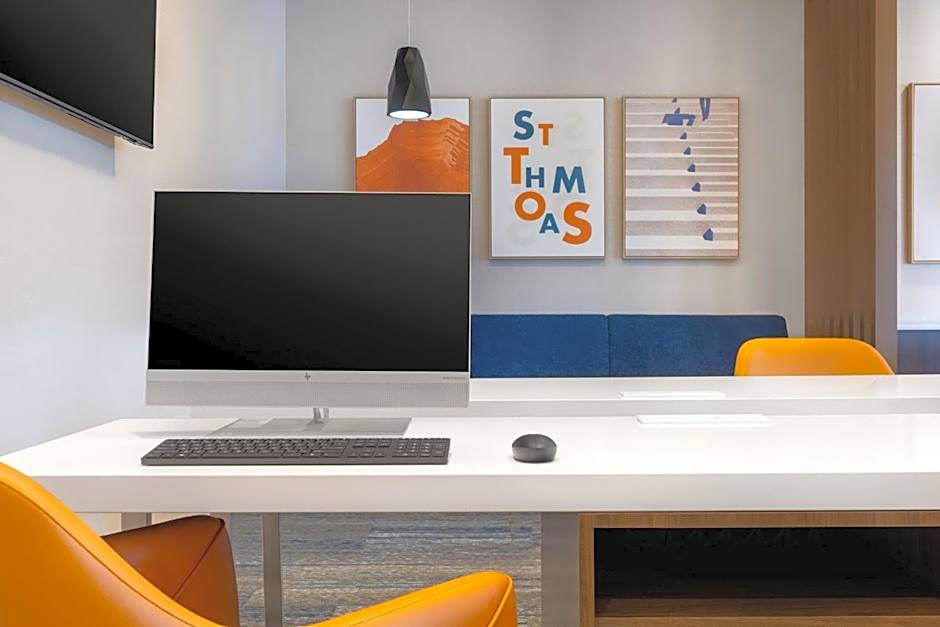 Holiday Inn Express And Suites St.Thomas. By IHG