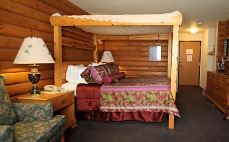 1 queen bed - non-smoking, canopy bed, theme room, microwave and refrigerator, wi-fi, continental breakfast