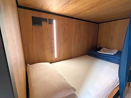 Bed in 4-Bed Mixed Dormitory Room