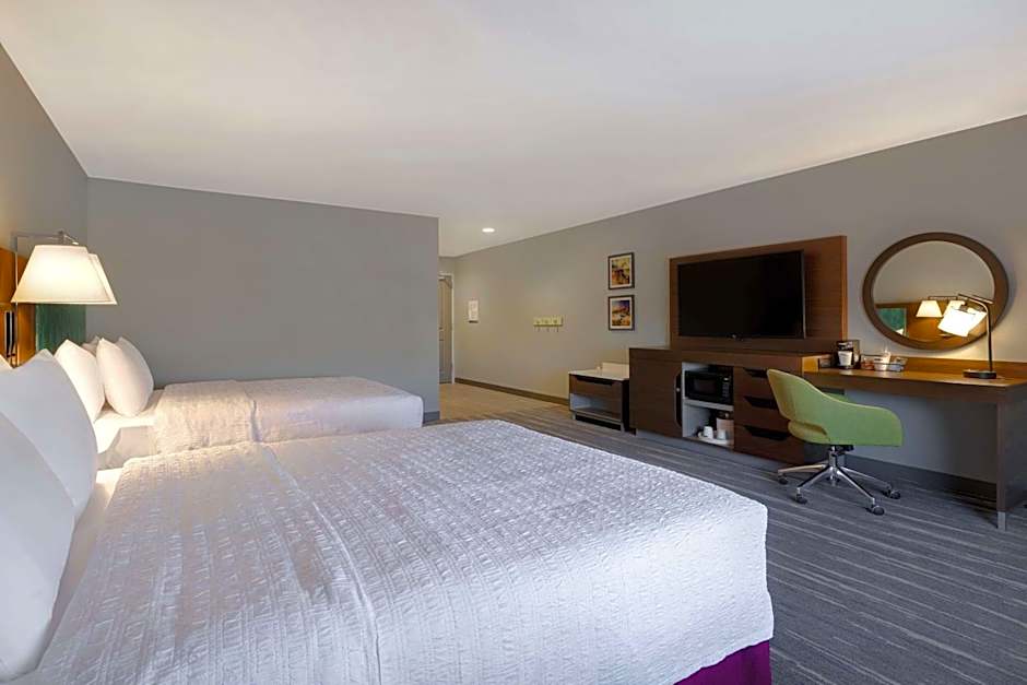 Hampton Inn By Hilton & Suites Marina