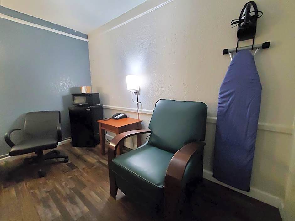 Budget Host Inn- Medical Center